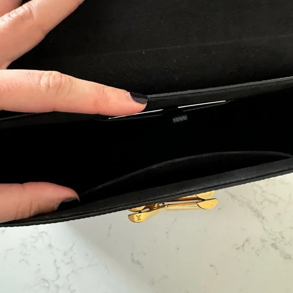 Louis Vuitton Twist MM - Picture 9 of 16